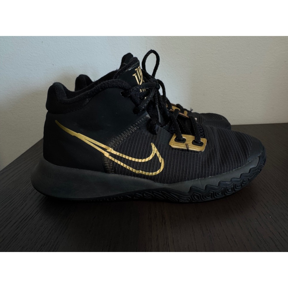 Nike Kyrie Flytrap Basketball Shoes‎ Kids boys 3.5 Y Black Gold Mid Top Sneakers